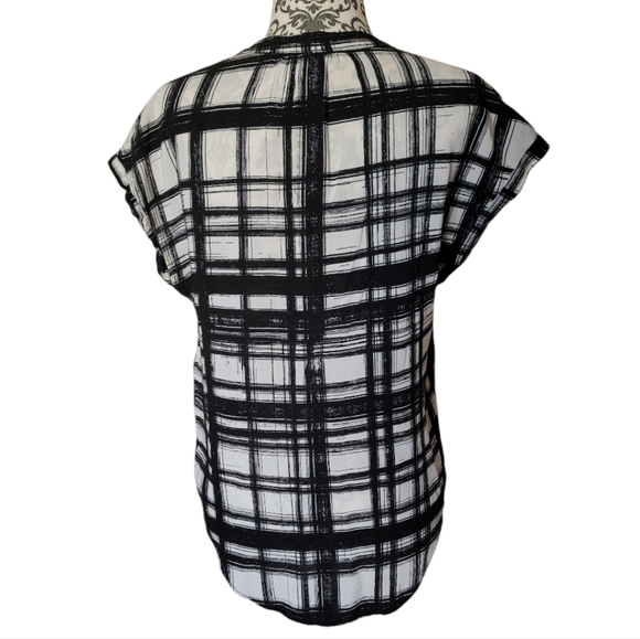 Velvet by Graham and Spencer cap sleeve blouse size medium - Picture 2 of 11